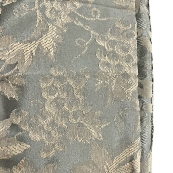 Set of 4 Cloth Dinner Napkins Green with Grape Vine Design 16” Square  Beautiful - Picture 1 of 6